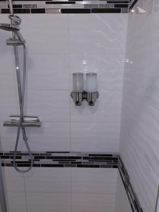 Gite Rdc 42M2 400 M Centre Ville 200 M Gare Tgv Parking Gratuit 250 Places Face Au Logement Arras Εξωτερικό φωτογραφία